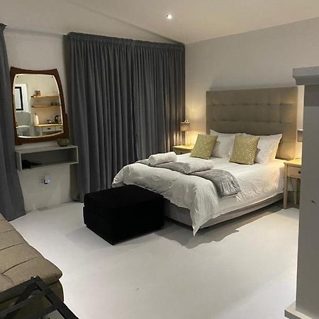 Miles House Appartement George Buitenkant foto